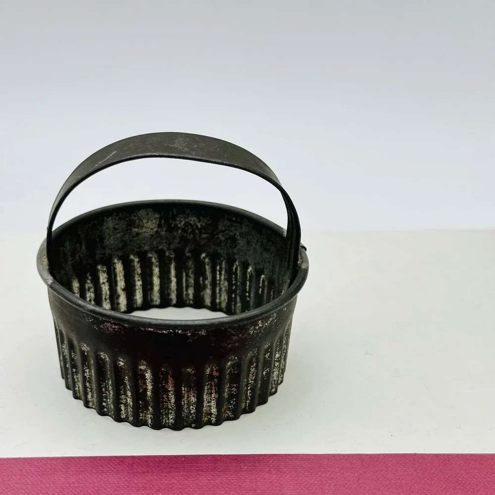 Vintage Soldered Tin Fluted Biscuit Cutter‎ Handle Rustic Farmhouse Kitchenware